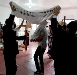 Celebrating gift of Torah, Honduras